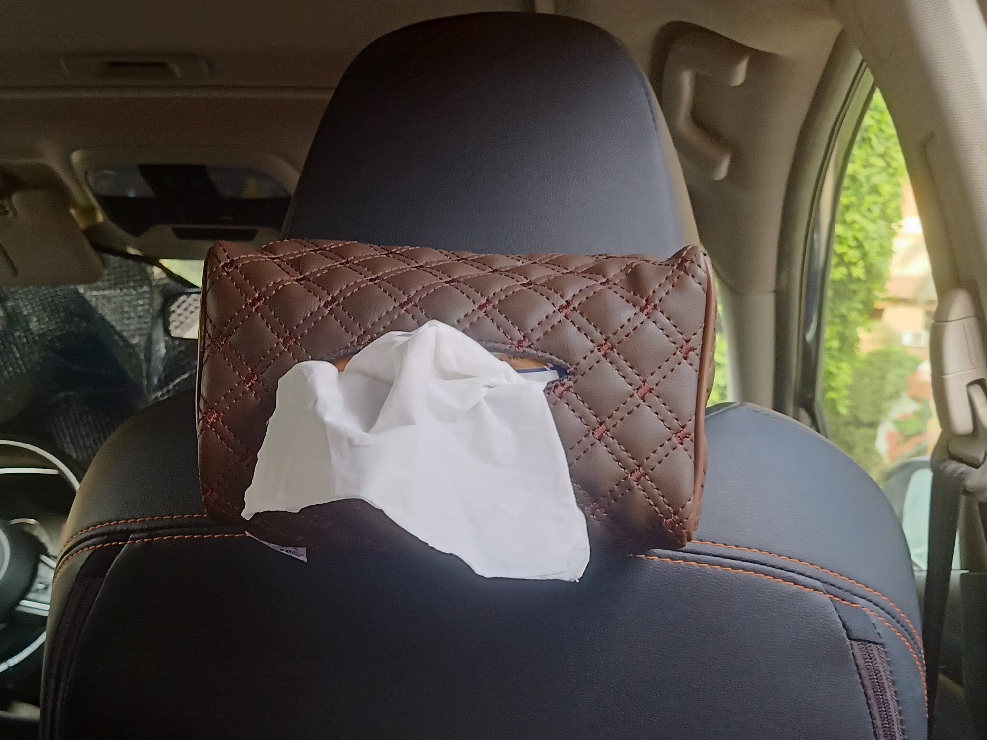 حامل مناديل جلدي للسيارة من Assafco بتطريز Winne 