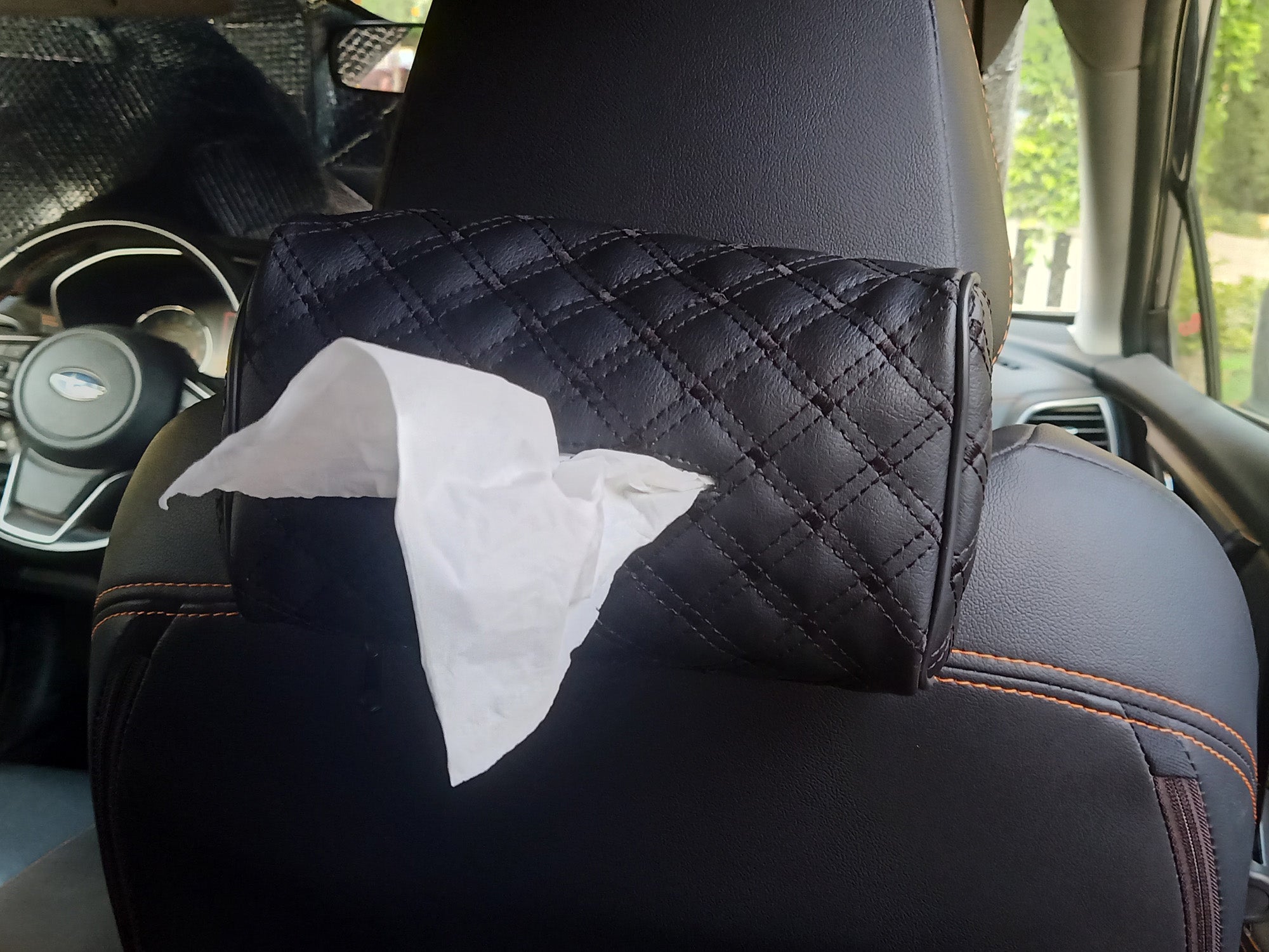 حامل مناديل جلدي للسيارة من Assafco بتطريز Winne 