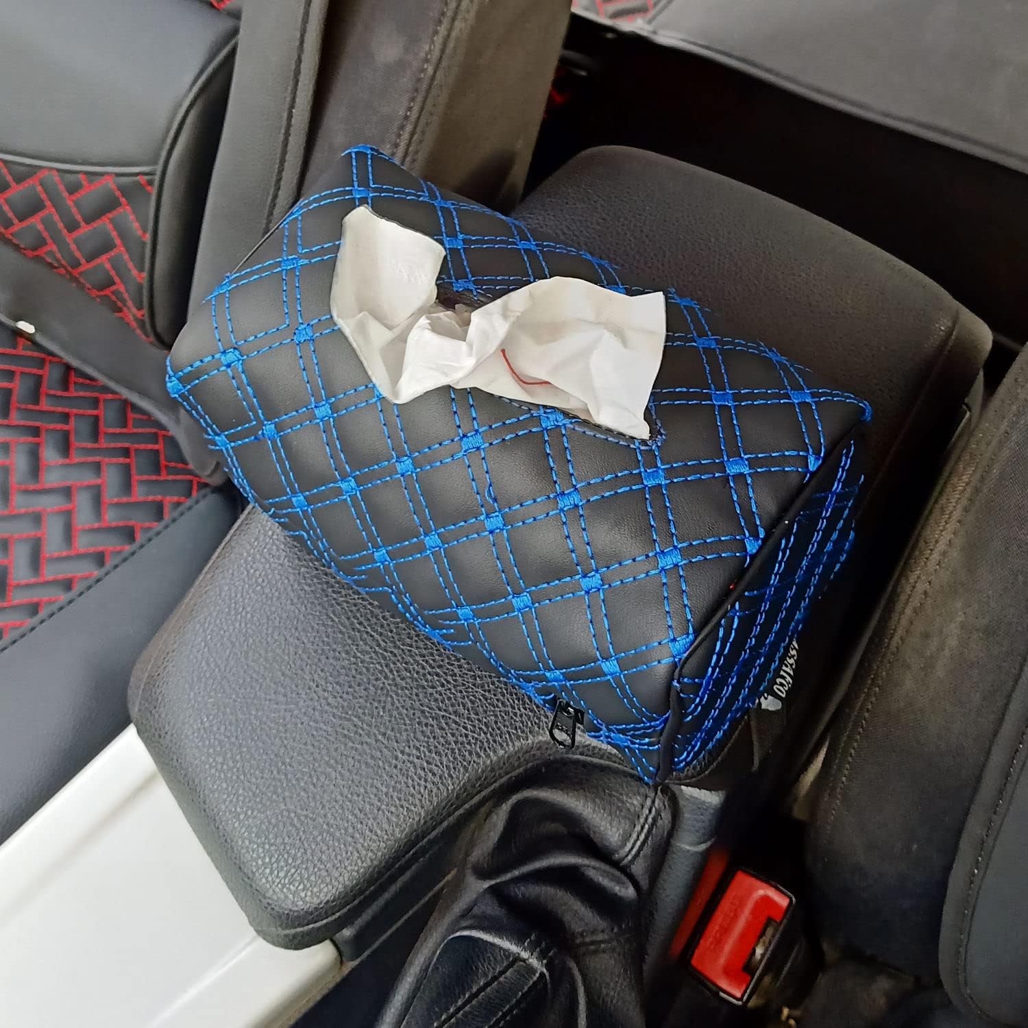 حامل مناديل جلدي للسيارة من Assafco بتطريز Winne 