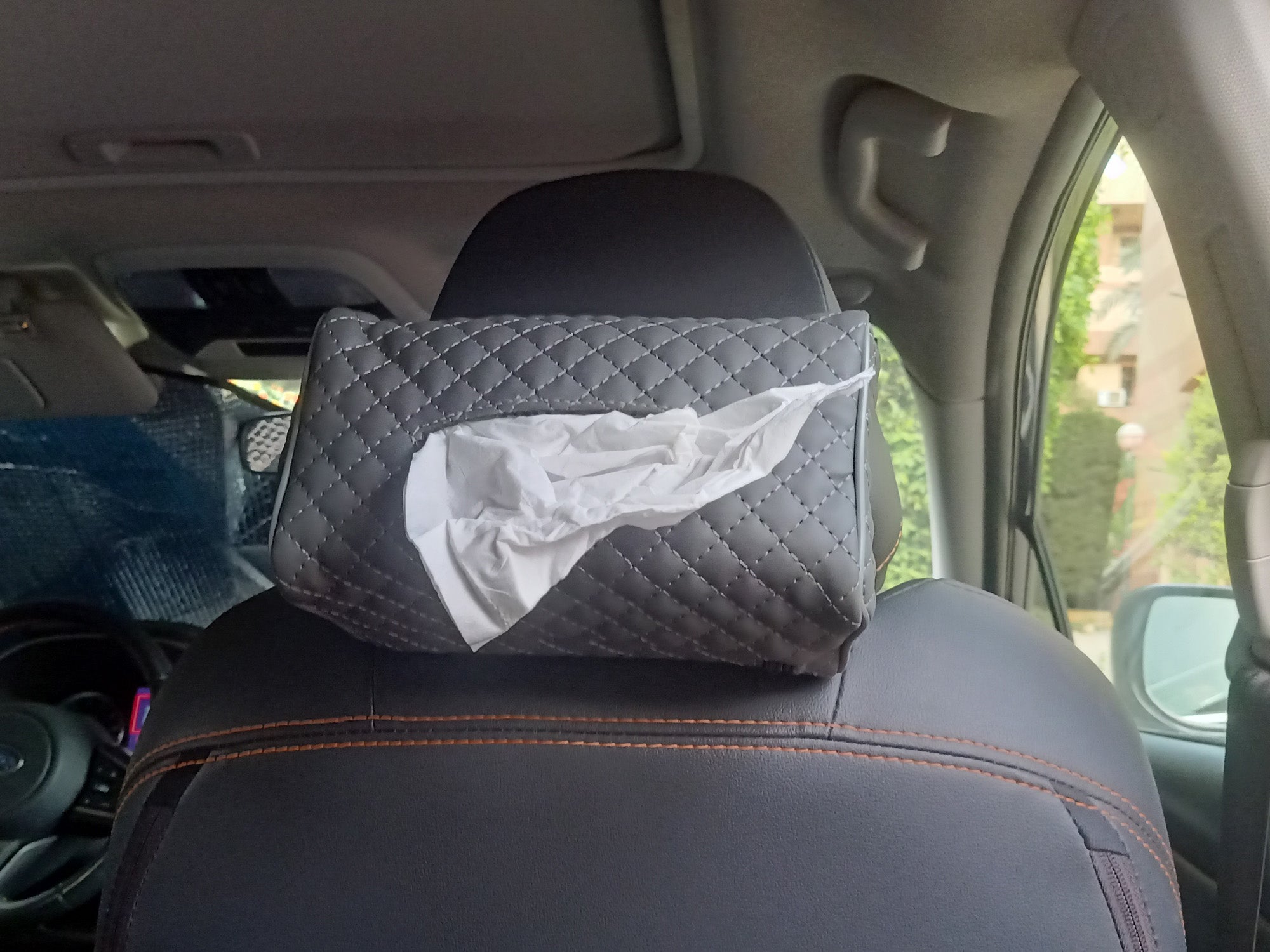 حامل مناديل جلدي للسيارة من أسافكو بتطريز مربع 