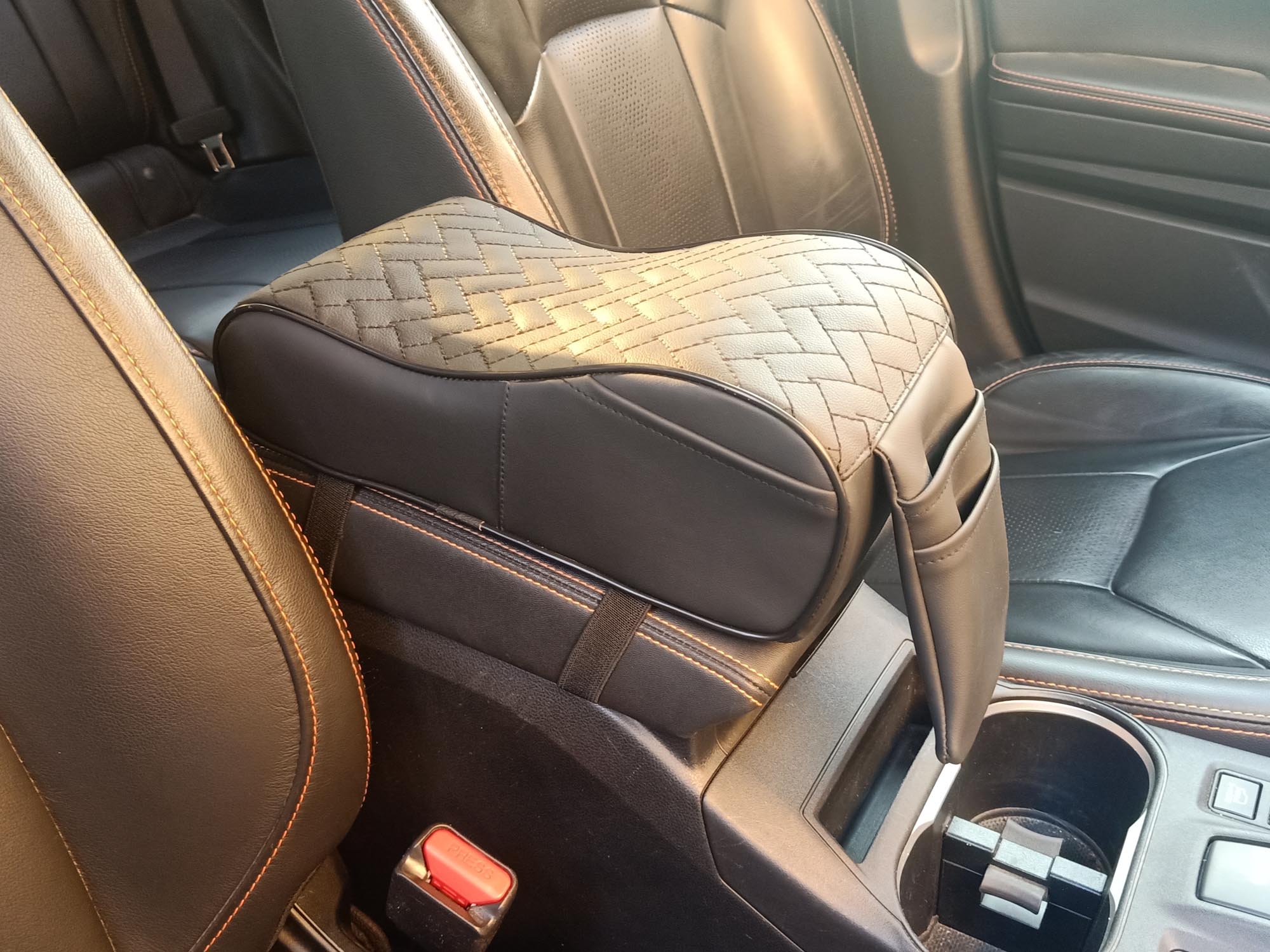 وسادة مسند ذراع السيارة الجلدية من Assafco بتصميم جداري من الميمورى فوم 